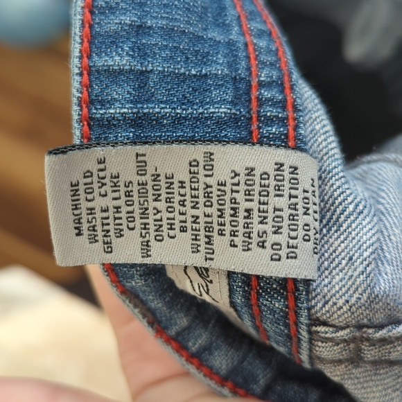 Chico's 2 Large Denim Capris Simple - Picture 8 of 8